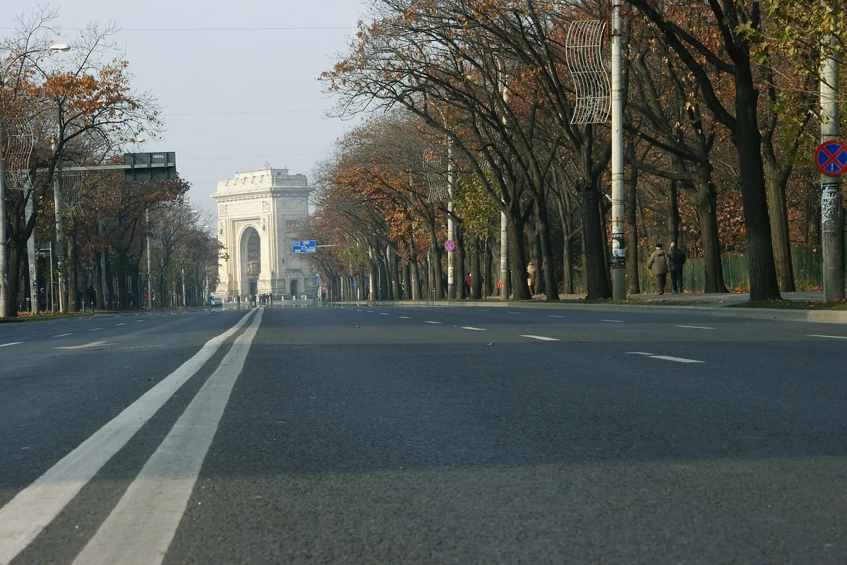 L'Arc de Triomphe de Bucarest au bout de la Chaussée Kiseleff