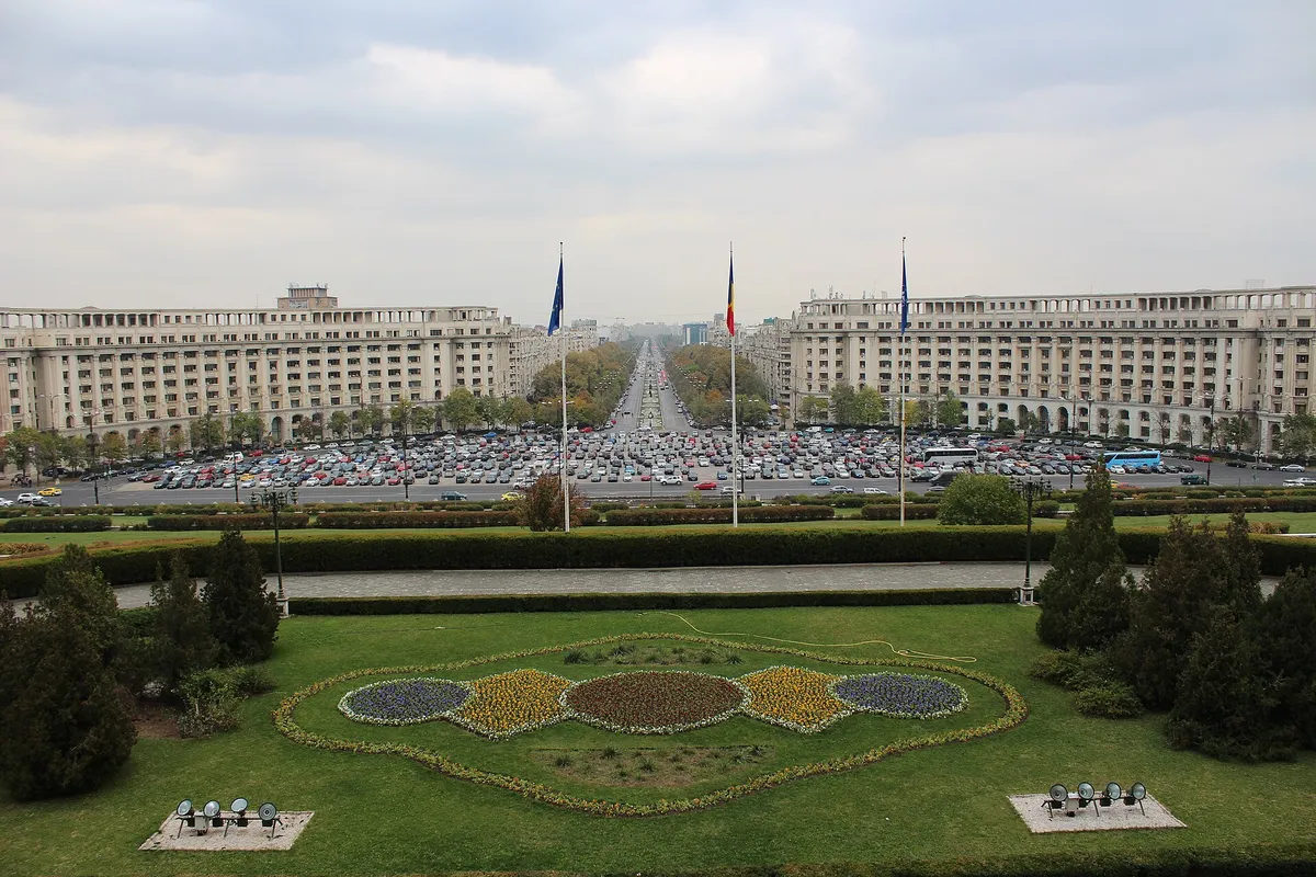 Le boulevard de l'Unification vu depuis la terrasse du Palais du Parlement